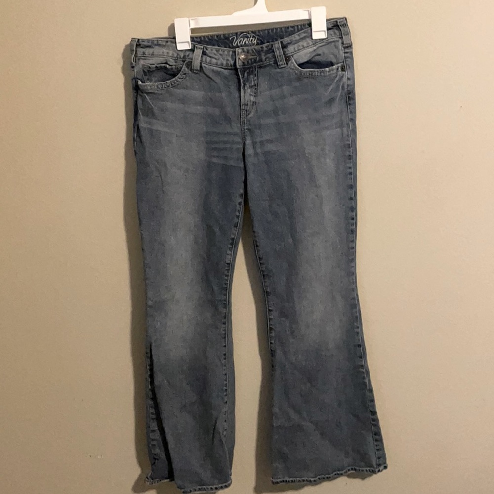 Vanity jeans in excellent condition. Size 32/21. Classic fit.